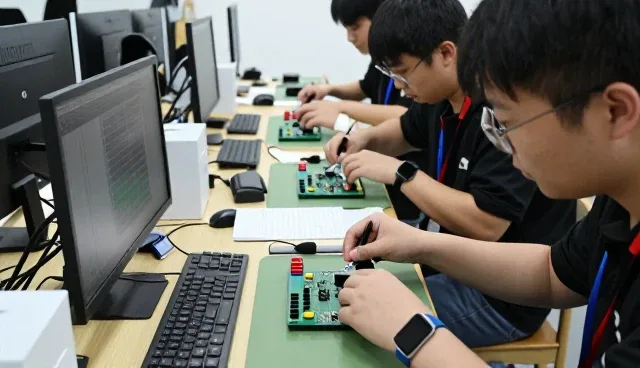 无锡欣思特智能科技有限公司智能控制终端应用于施工现场案例介绍
